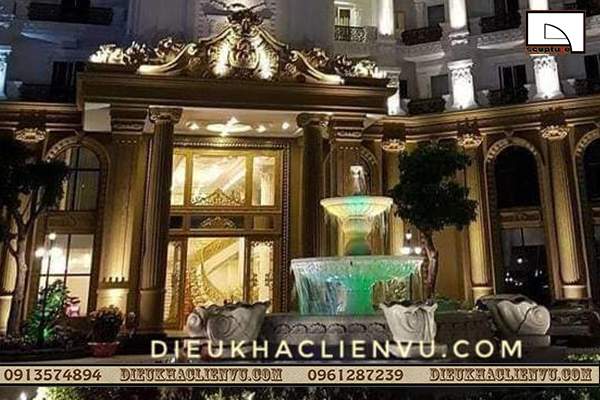 Đài phun nước sân vườn châu Âu trước tòa nhà